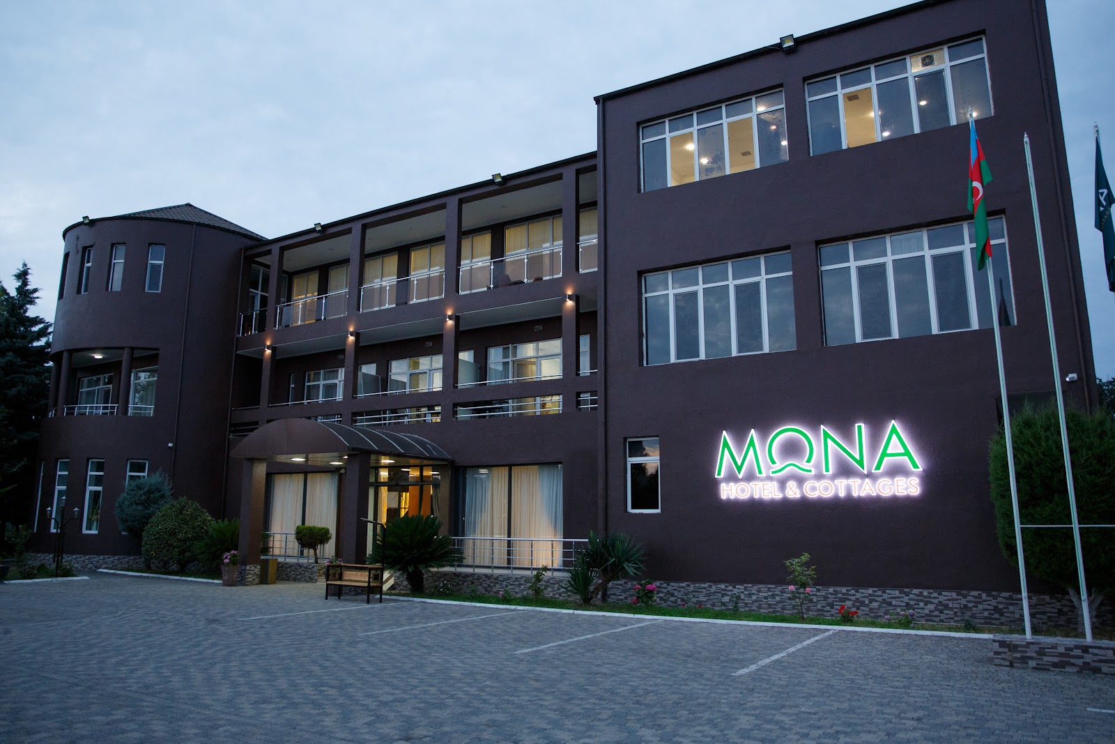 Mona Hotel & Cottages