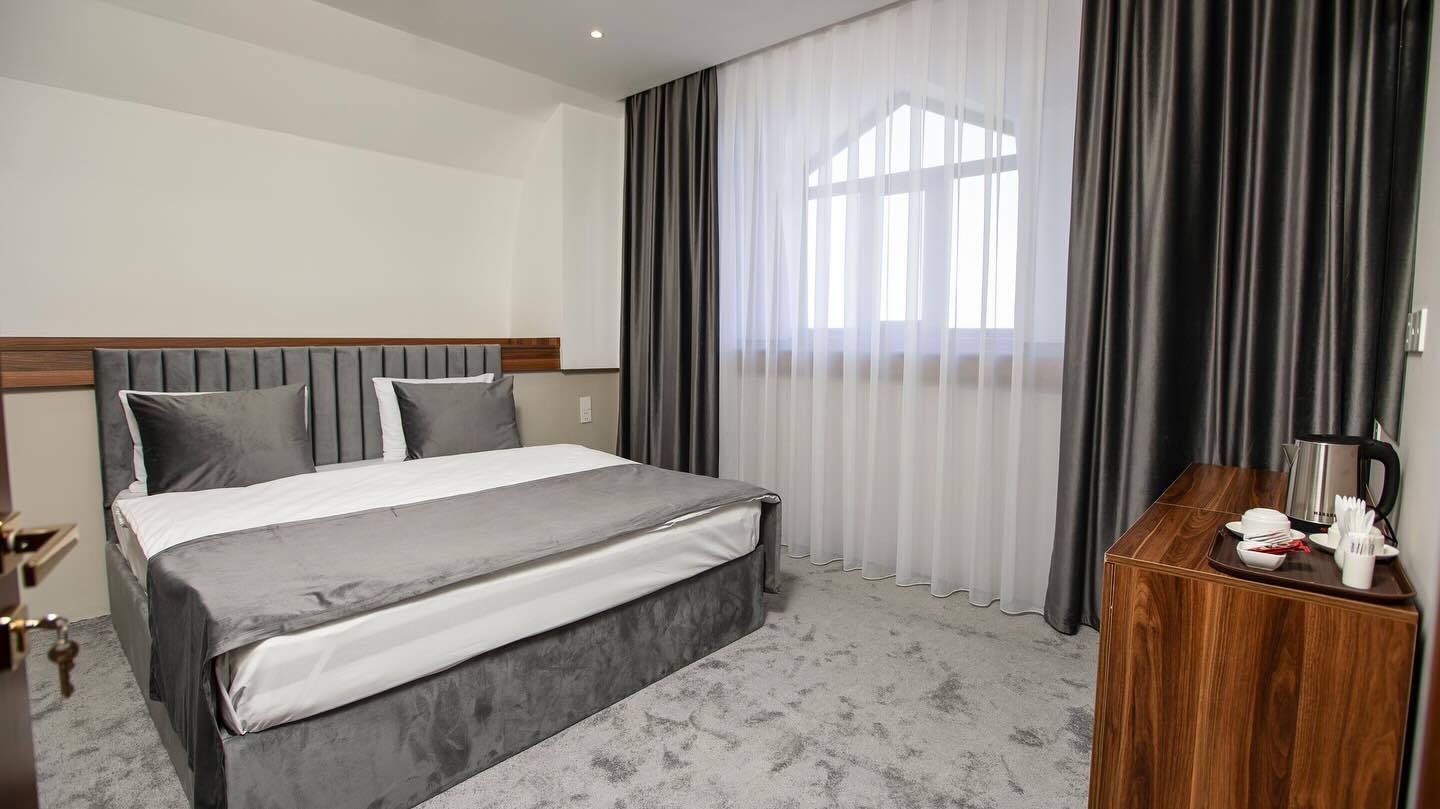 Cardinal Hotel 3