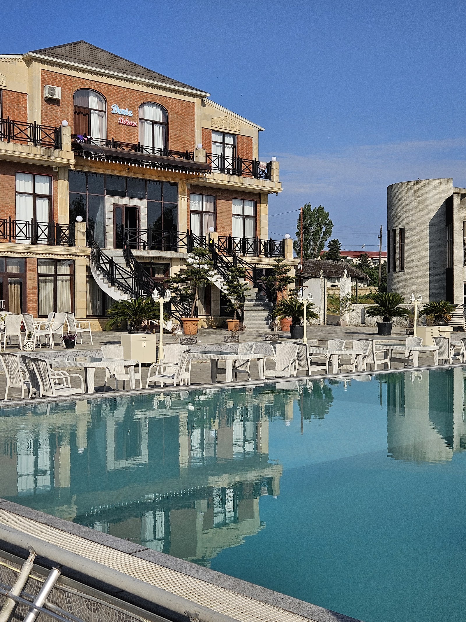 Deniz Hotel & Restaurant 2