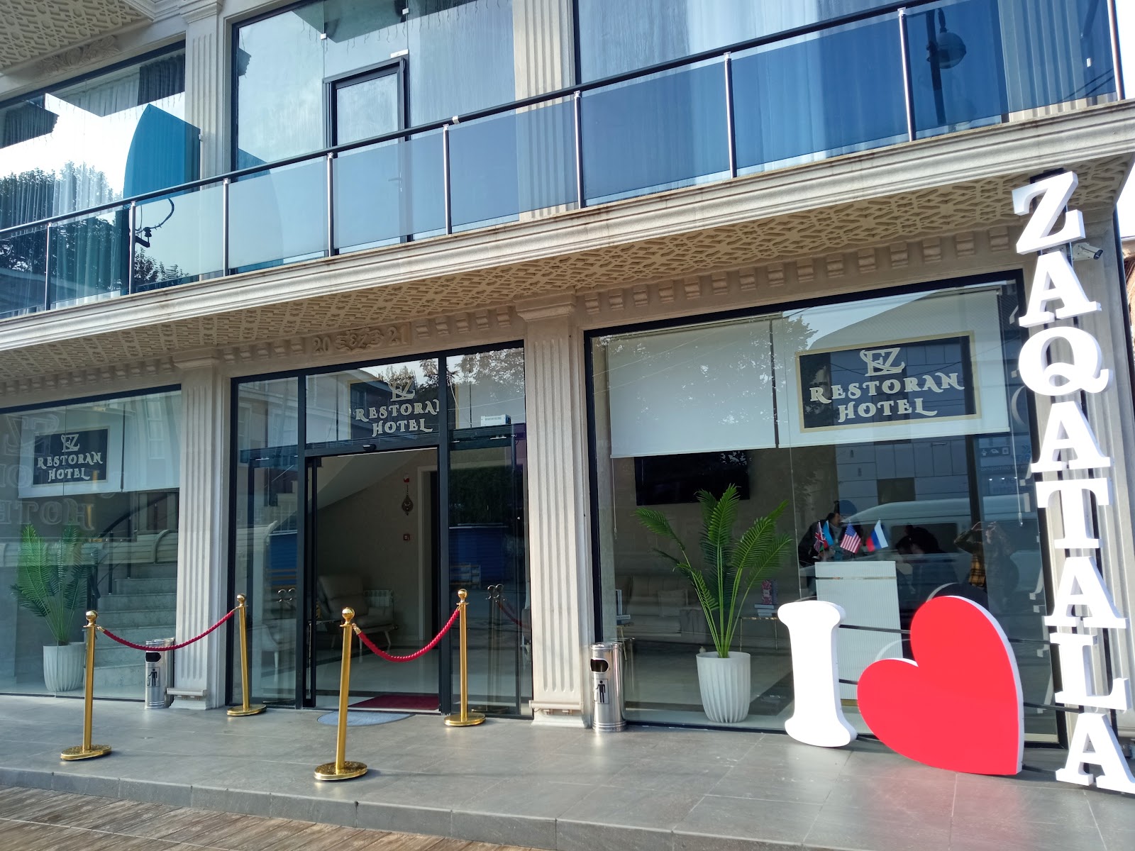EZ Restoran & Motel 4