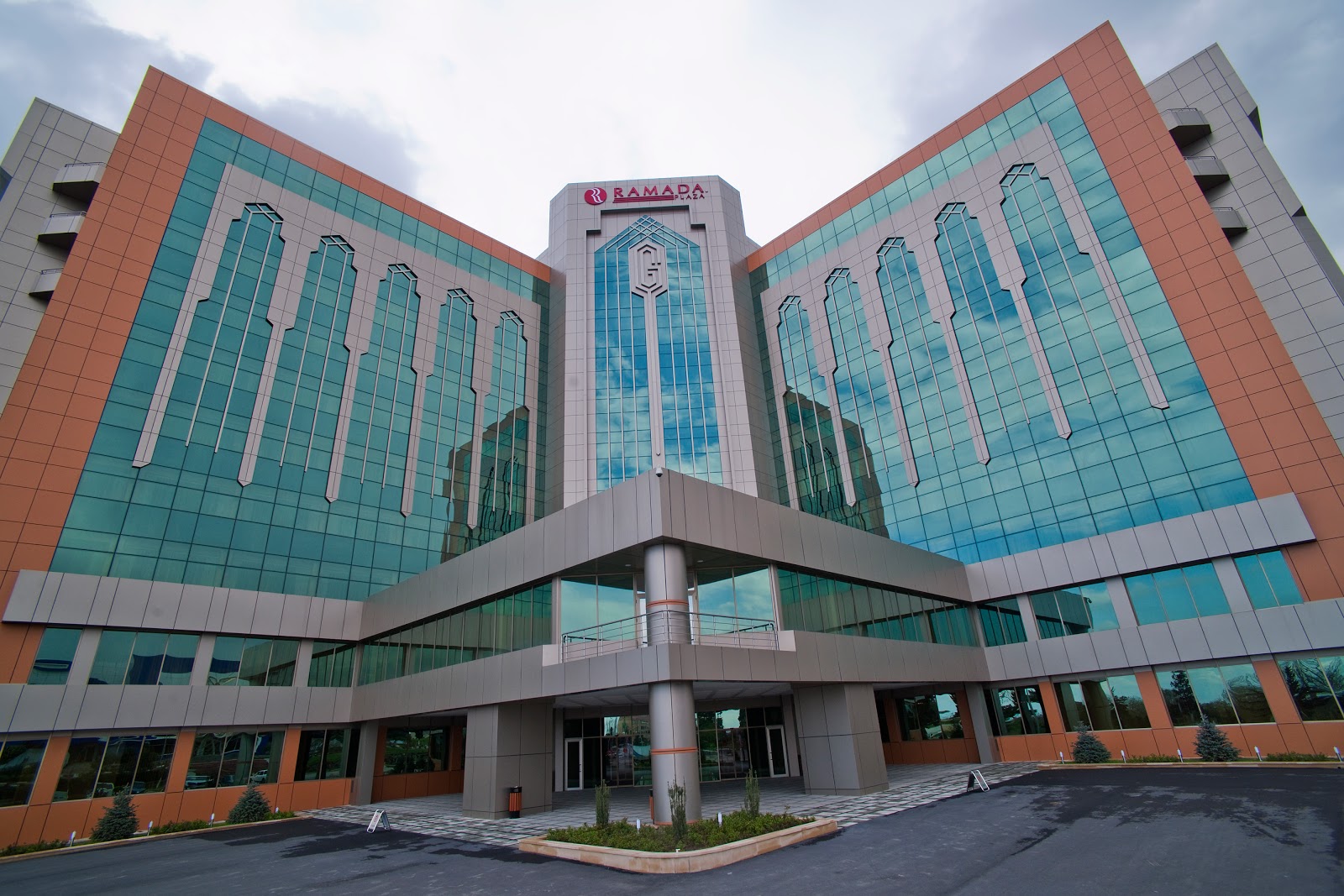 Ramada Plaza by Wyndham Gence