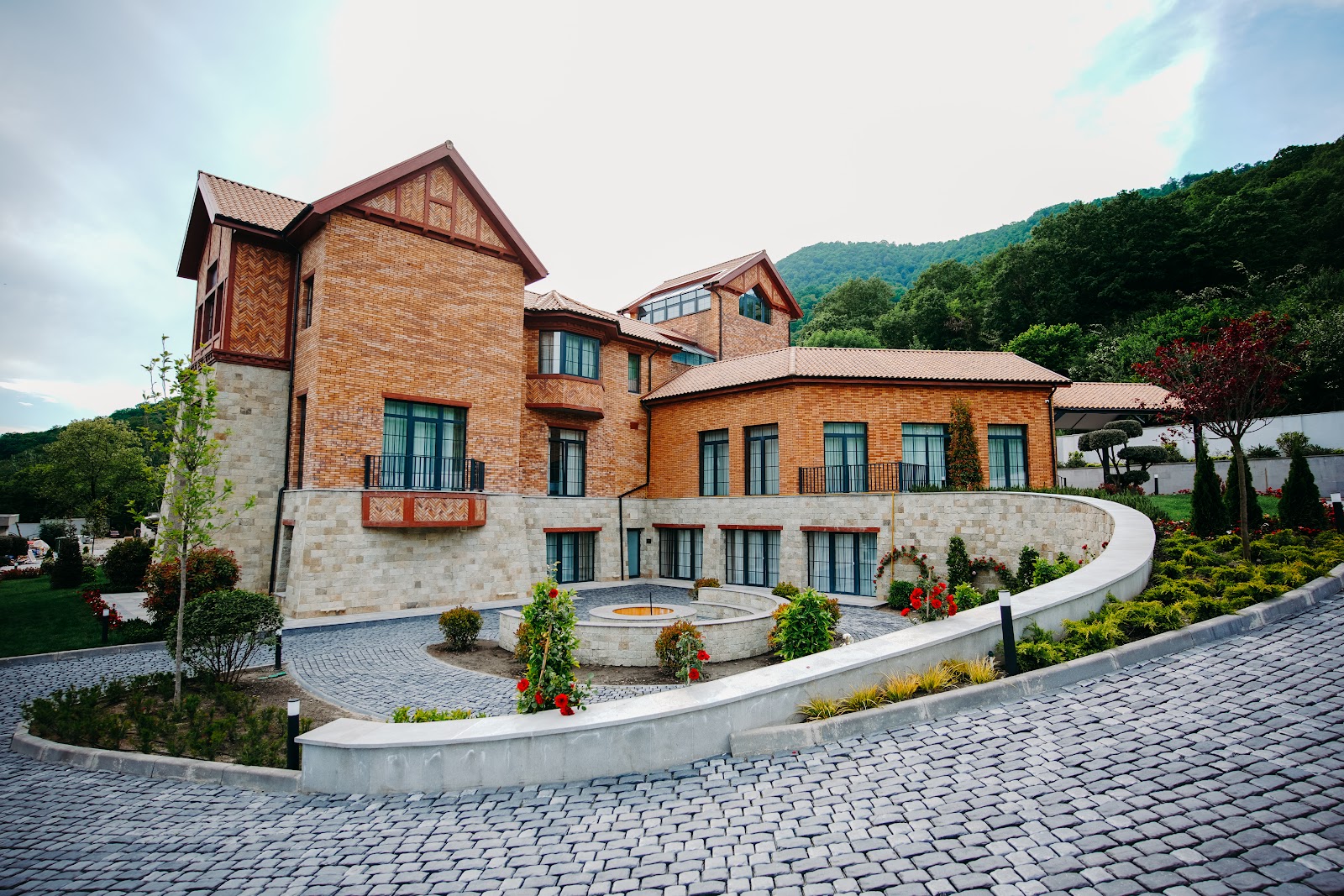 Hill Chalet Hotel & Resort