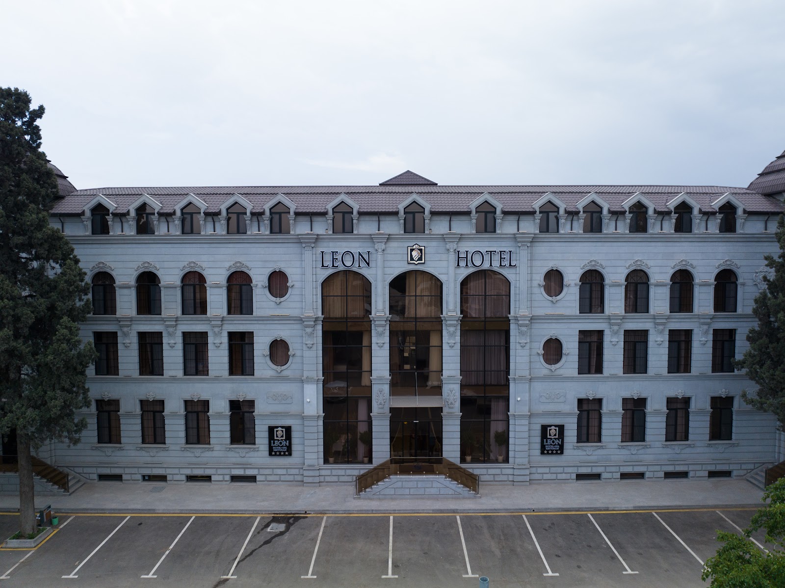Leon Hotel & Restaurant