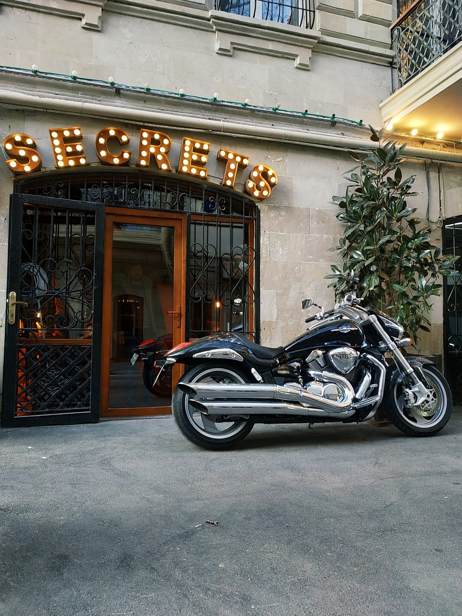 Secrets Pub Azadlıq