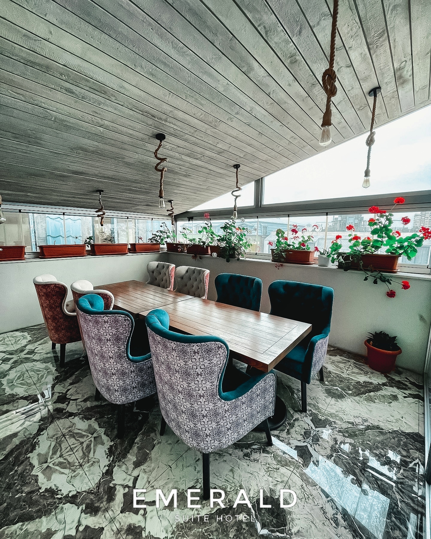Emerald Suite Hotel 2
