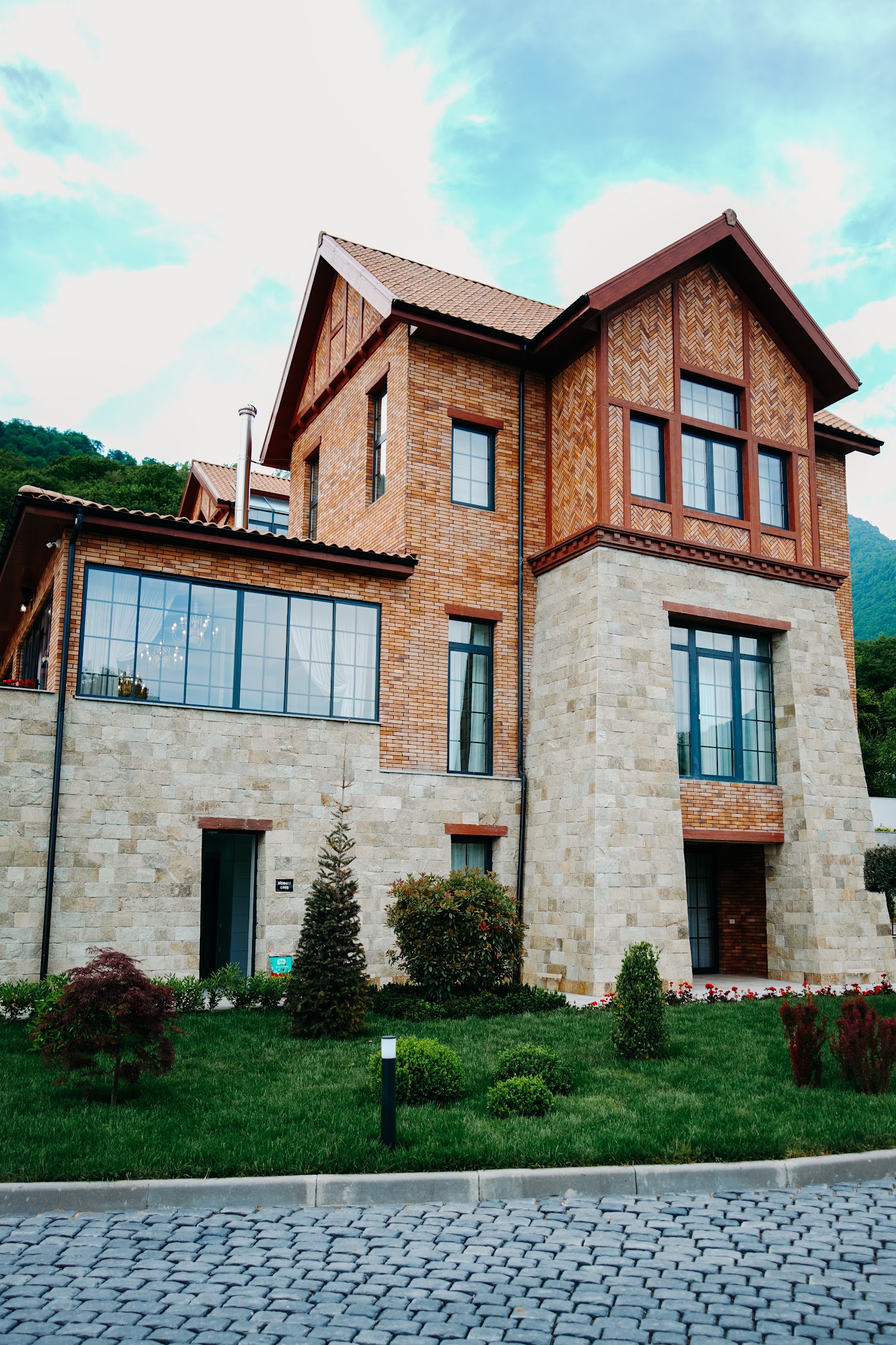 Hill Chalet Hotel & Resort 2